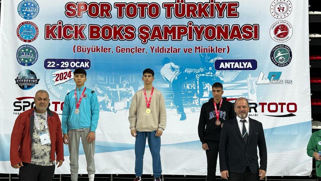 Kick Boks Şampiyonası'nda Türkiye İkinciliği