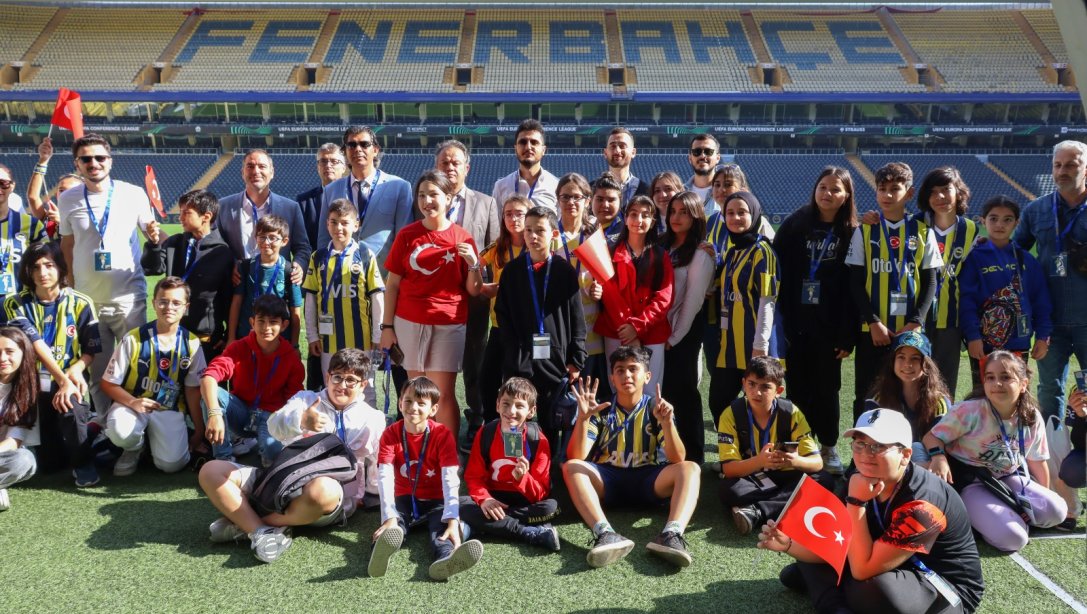 Cumhuriyetin 100. Yılında Asırlık Çınar Fenerbahçe Ziyareti